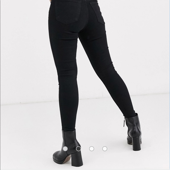 Topshop Petite Jamie Skinny Jeans in Black - Picture 2 of 3